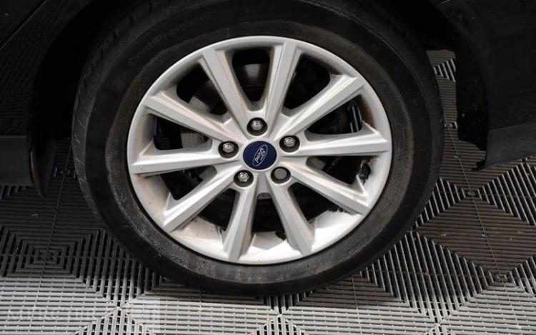 FORD FOCUS NOIR EL-587-VG