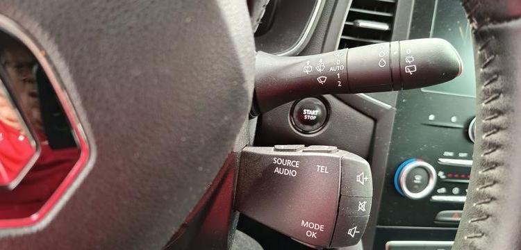 RENAULT MEGANE IV HATCHBACK 1.5 DCI 16V 110 CV – DIESEL – 152984 KMS – ANNEE 2017 GRIS EP-780-DT