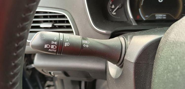 RENAULT MEGANE IV HATCHBACK 1.5 DCI 16V 110 CV – DIESEL – 152984 KMS – ANNEE 2017 GRIS EP-780-DT