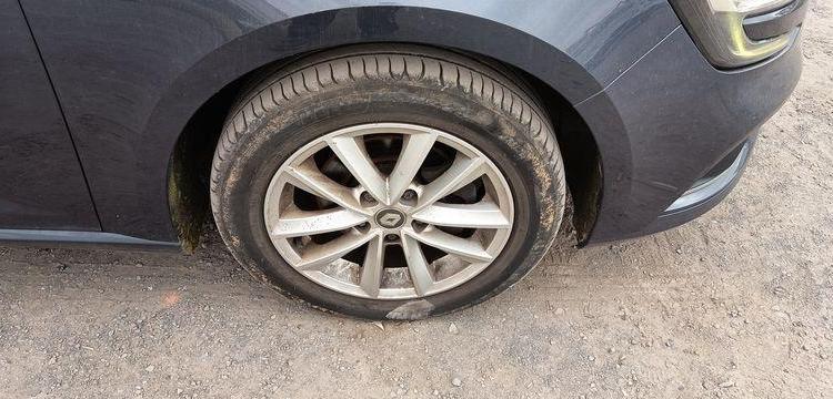 RENAULT MEGANE IV HATCHBACK 1.5 DCI 16V 110 CV – DIESEL – 152984 KMS – ANNEE 2017 GRIS EP-780-DT