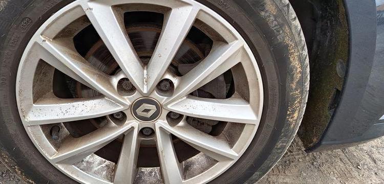RENAULT MEGANE IV HATCHBACK 1.5 DCI 16V 110 CV – DIESEL – 152984 KMS – ANNEE 2017 GRIS EP-780-DT