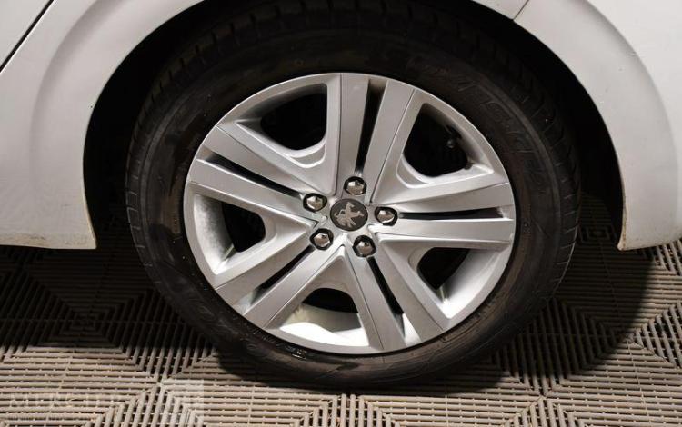 PEUGEOT 208 1.2 PURETECH 82CH STYLE BLANC EQ-626-CD