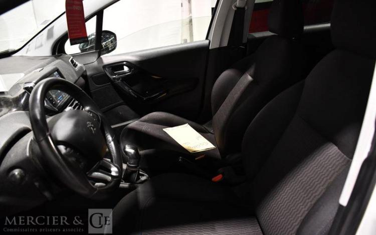 PEUGEOT 208 1.2 PURETECH 82CH STYLE BLANC EQ-626-CD