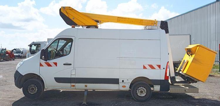 RENAULT MASTER 3 PHASE 2 2,3DCI 16V 130 CV AVEC NACELLE KLUBB K32 – DIESEL – 1261 HEURES BLANC ES-003-YR