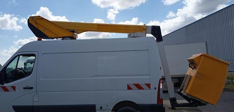 RENAULT MASTER 3 PHASE 2 2,3DCI 16V 130 CV AVEC NACELLE KLUBB K32 – DIESEL – 1261 HEURES BLANC ES-003-YR