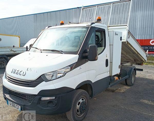 IVECO DAILY VI 35C12 2,3D 16V 116CV BENNE AVEC COFFRE ACIER DIESEL – 112978 KMS BLANC FA-060-CK