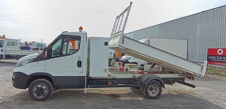 IVECO DAILY VI 35C12 2,3D 16V 116CV BENNE AVEC COFFRE ACIER DIESEL – 112978 KMS BLANC FA-060-CK