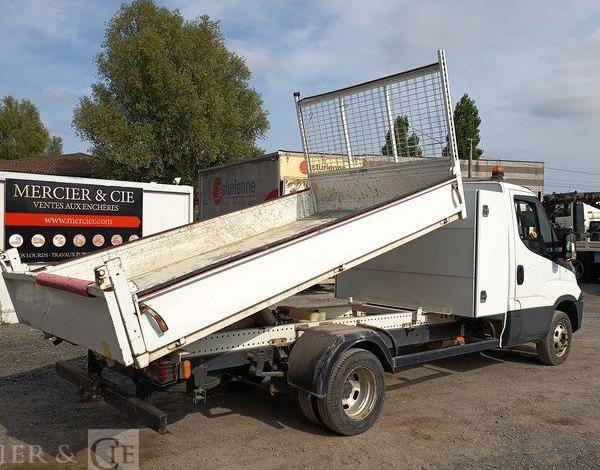 IVECO DAILY VI 35C12 2,3D 16V 116CV BENNE AVEC COFFRE ACIER DIESEL – 112978 KMS BLANC FA-060-CK