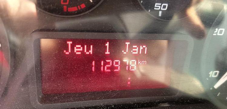 IVECO DAILY VI 35C12 2,3D 16V 116CV BENNE AVEC COFFRE ACIER DIESEL – 112978 KMS BLANC FA-060-CK