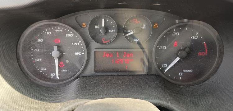 IVECO DAILY VI 35C12 2,3D 16V 116CV BENNE AVEC COFFRE ACIER DIESEL – 112978 KMS BLANC FA-060-CK