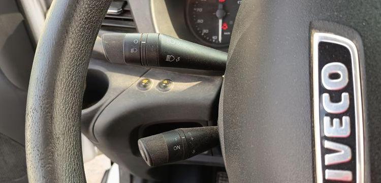 IVECO DAILY VI 35C12 2,3D 16V 116CV BENNE AVEC COFFRE ACIER DIESEL – 112978 KMS BLANC FA-060-CK