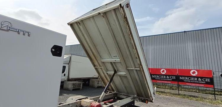 IVECO DAILY VI 35C12 2,3D 16V 116CV BENNE AVEC COFFRE ACIER DIESEL – 112978 KMS BLANC FA-060-CK