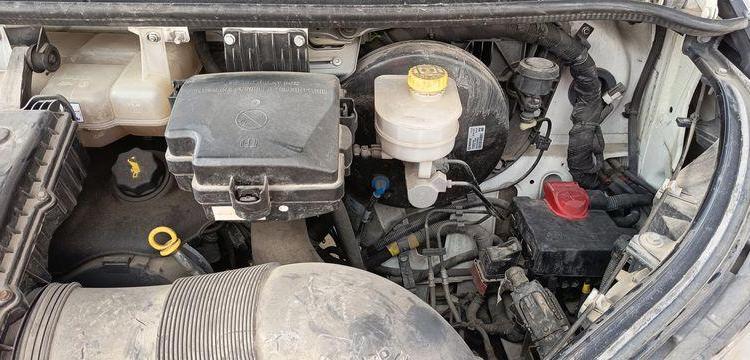 IVECO DAILY VI 35C12 2,3D 16V 116CV BENNE AVEC COFFRE ACIER DIESEL – 112978 KMS BLANC FA-060-CK