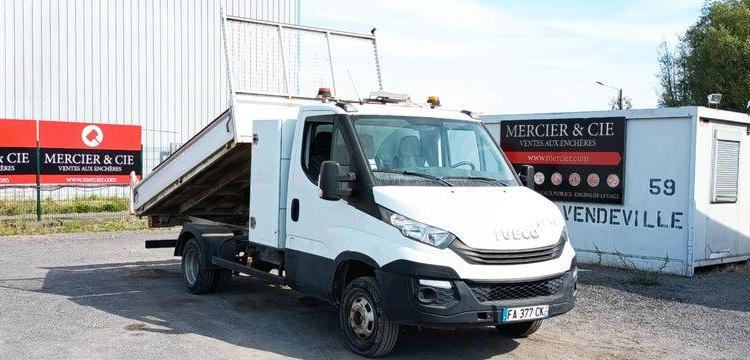 IVECO DAILY 35C12 2,3D 16V 116CV BENNE AVEC COFFRE ACIER DIESEL  – 164019 KMS BLANC FA-377-CK