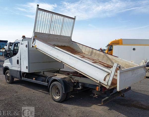 IVECO DAILY 35C12 2,3D 16V 116CV BENNE AVEC COFFRE ACIER DIESEL  – 164019 KMS BLANC FA-377-CK
