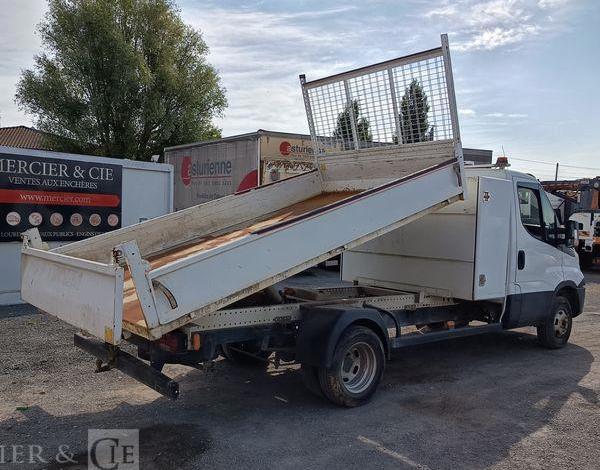 IVECO DAILY 35C12 2,3D 16V 116CV BENNE AVEC COFFRE ACIER DIESEL  – 164019 KMS BLANC FA-377-CK