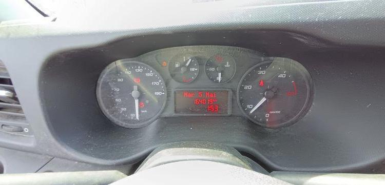 IVECO DAILY 35C12 2,3D 16V 116CV BENNE AVEC COFFRE ACIER DIESEL  – 164019 KMS BLANC FA-377-CK