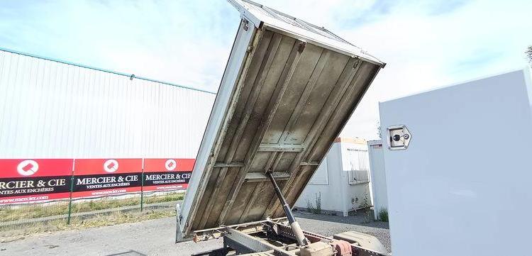 IVECO DAILY 35C12 2,3D 16V 116CV BENNE AVEC COFFRE ACIER DIESEL  – 164019 KMS BLANC FA-377-CK