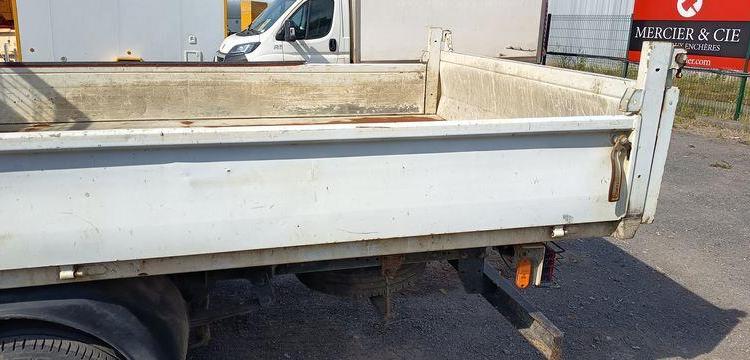 IVECO DAILY 35C12 2,3D 16V 116CV BENNE AVEC COFFRE ACIER DIESEL  – 164019 KMS BLANC FA-377-CK