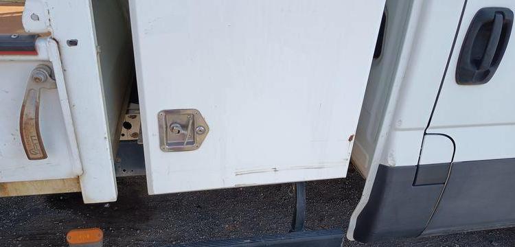 IVECO DAILY 35C12 2,3D 16V 116CV BENNE AVEC COFFRE ACIER DIESEL  – 164019 KMS BLANC FA-377-CK