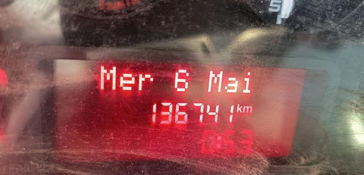 IVECO DAILY 35C12 BENNE AVEC COFFRE ACIER DIESEL – 136741 KMS – ANNEE 2018 BLANC FA-447-CK