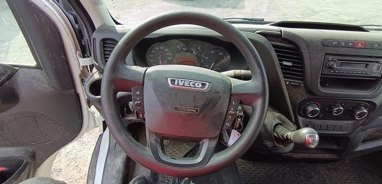 IVECO DAILY 35C12 BENNE AVEC COFFRE ACIER DIESEL – 136741 KMS – ANNEE 2018 BLANC FA-447-CK