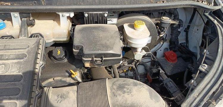 IVECO DAILY 35C12 BENNE AVEC COFFRE ACIER DIESEL – 136741 KMS – ANNEE 2018 BLANC FA-447-CK