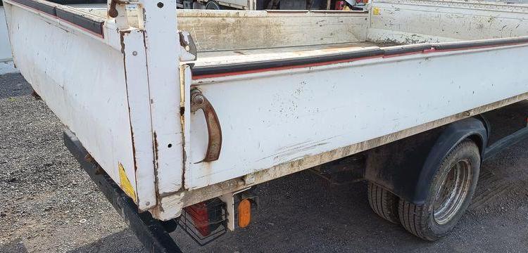 IVECO DAILY 35C12 BENNE AVEC COFFRE ACIER DIESEL – 136741 KMS – ANNEE 2018 BLANC FA-447-CK