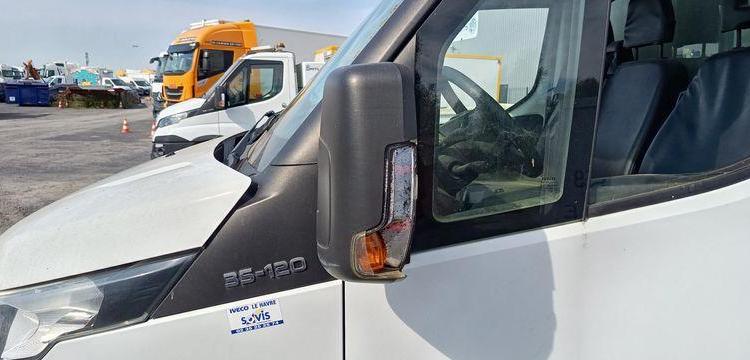 IVECO DAILY 35C12 BENNE AVEC COFFRE ACIER DIESEL – 136741 KMS – ANNEE 2018 BLANC FA-447-CK