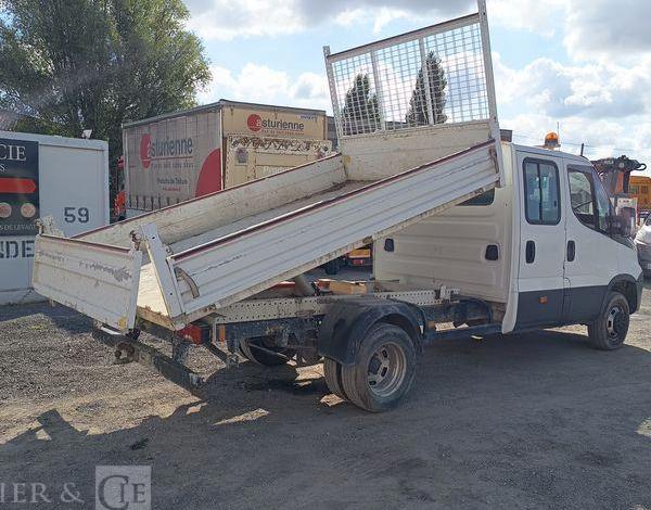IVECO 35C12 D BLANC FA-983-CJ