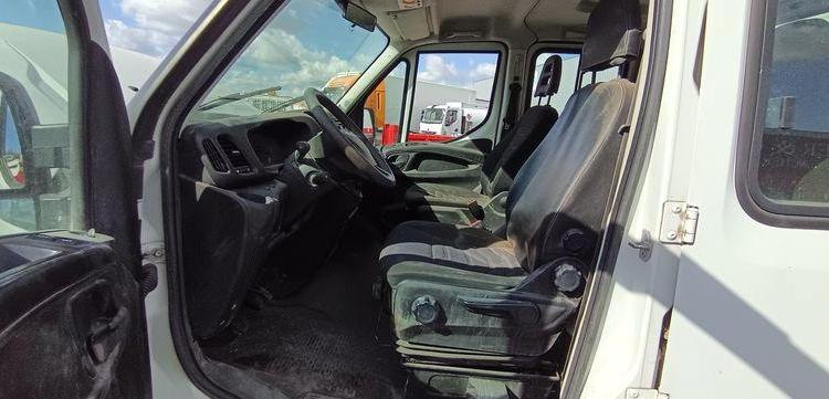IVECO 35C12 D BLANC FA-983-CJ