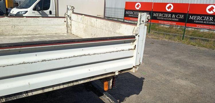 IVECO 35C12 D BLANC FA-983-CJ