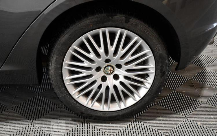 ALFAROMEO GIULIETTA 1,6 JTDM 105 DISTINCTIVE GRIS FC-605-LB