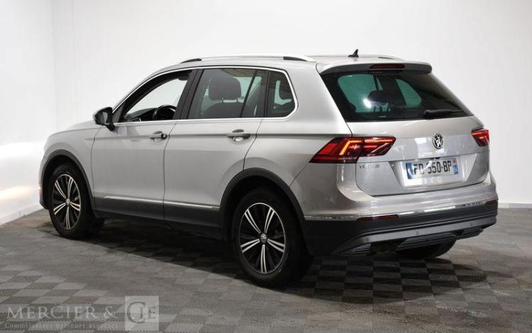 VOLKSWAGEN TIGUAN GRIS FD-950-BP