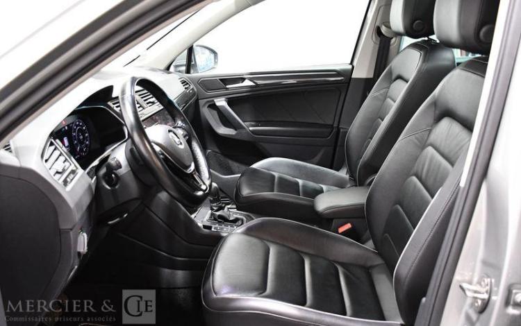 VOLKSWAGEN TIGUAN GRIS FD-950-BP