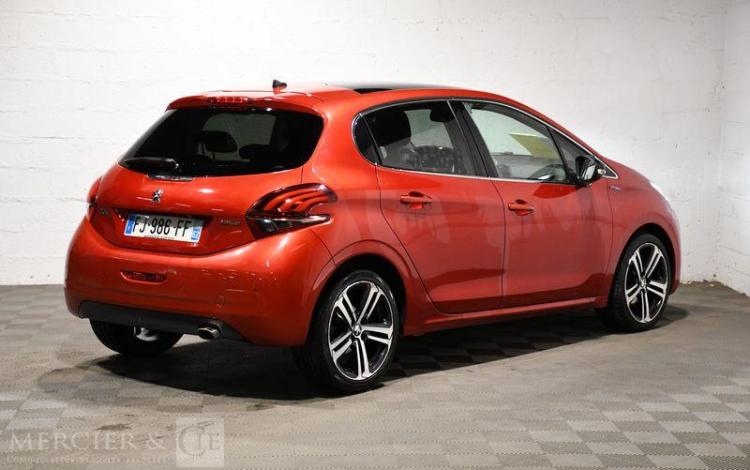 PEUGEOT 208 1,2 PURE TECH 110 GT LINE S&S ROUGE FJ-986-FF