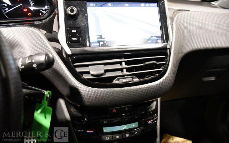 PEUGEOT 208 1,2 PURE TECH 110 GT LINE S&S ROUGE FJ-986-FF