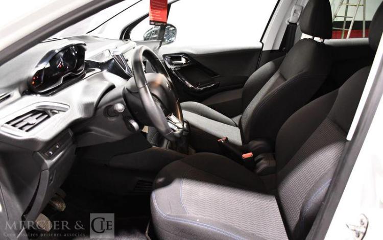 PEUGEOT 208 1.2 PURETECH 80 SIGNATURE BLANC FK-129-HZ