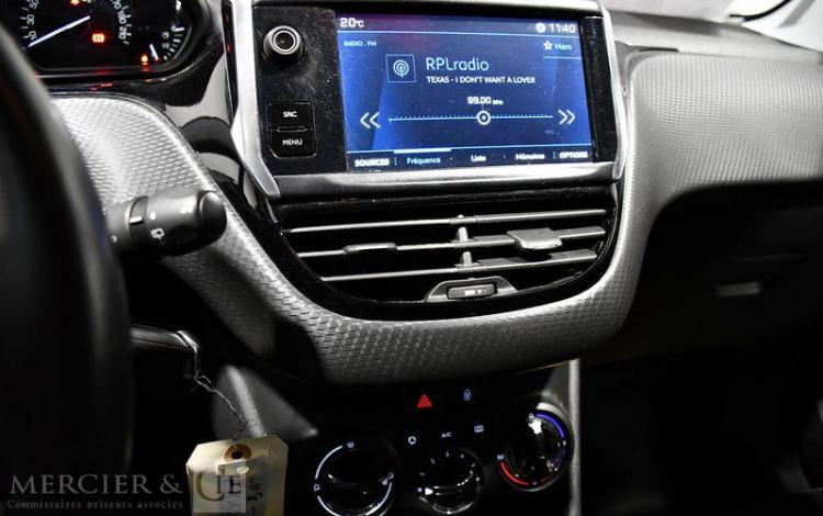 PEUGEOT 208 1.2 PURETECH 80 SIGNATURE BLANC FK-129-HZ
