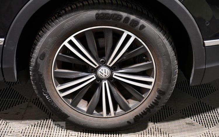 VOLKSWAGEN TIGUAN NOIR FM-043-FK