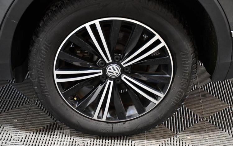 VOLKSWAGEN TIGUAN GRIS FM-600-VL