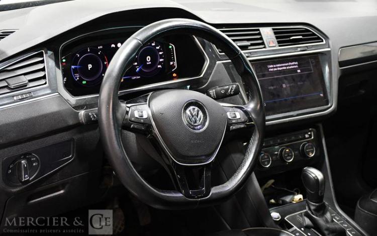 VOLKSWAGEN TIGUAN GRIS FM-600-VL