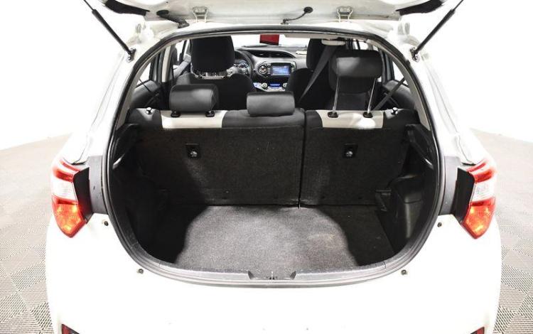 TOYOTA YARIS HYBRIDE BLANC FQ-640-RZ