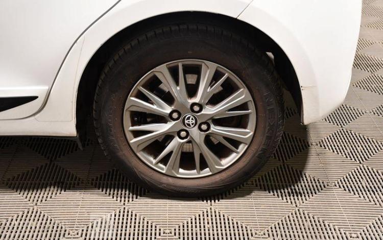 TOYOTA YARIS HYBRIDE BLANC FQ-640-RZ