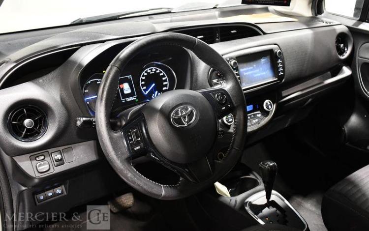 TOYOTA YARIS HYBRIDE BLANC FQ-640-RZ