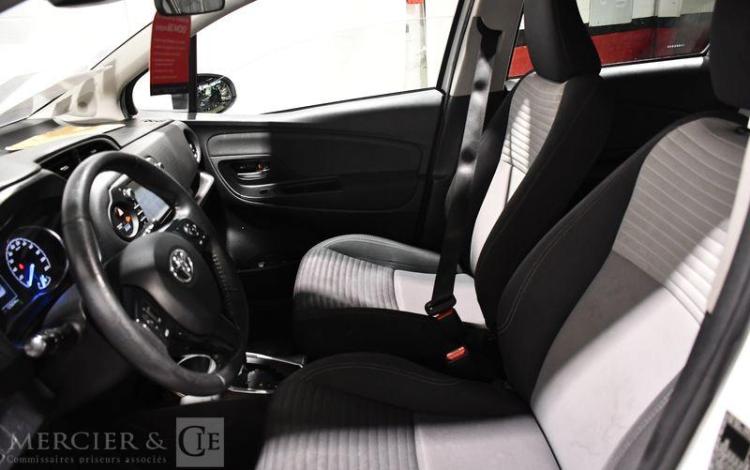 TOYOTA YARIS HYBRIDE BLANC FQ-640-RZ