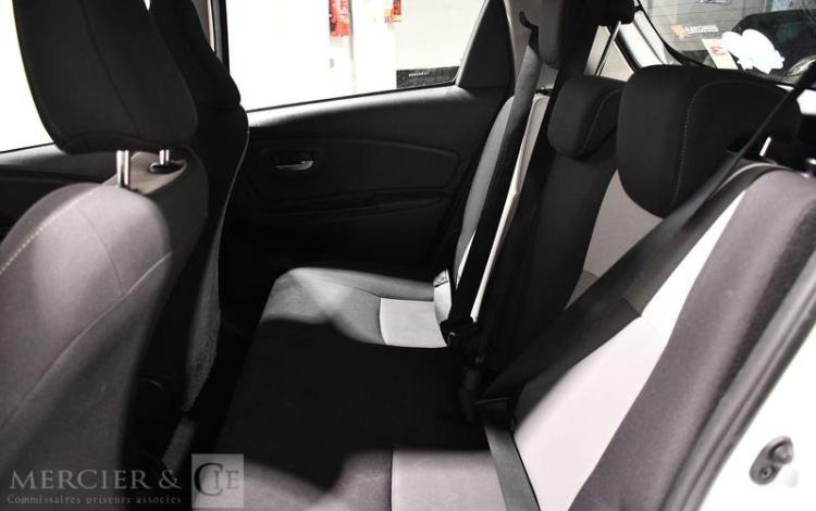 TOYOTA YARIS HYBRIDE BLANC FQ-640-RZ