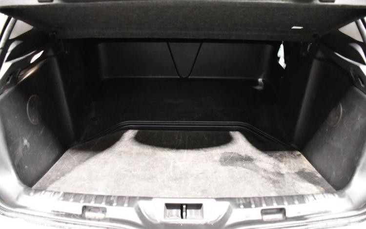RENAULT MEGANE STE BERLINE ZEN BLUE DCI 95 BLANC FQ-851-WN