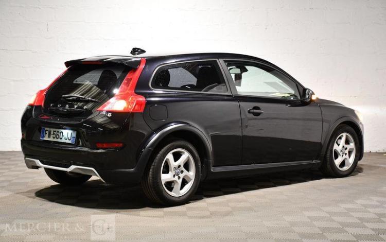 VOLVO C30 1.6 D 110 DRIVE MOMENTUM NOIR FW-560-JJ
