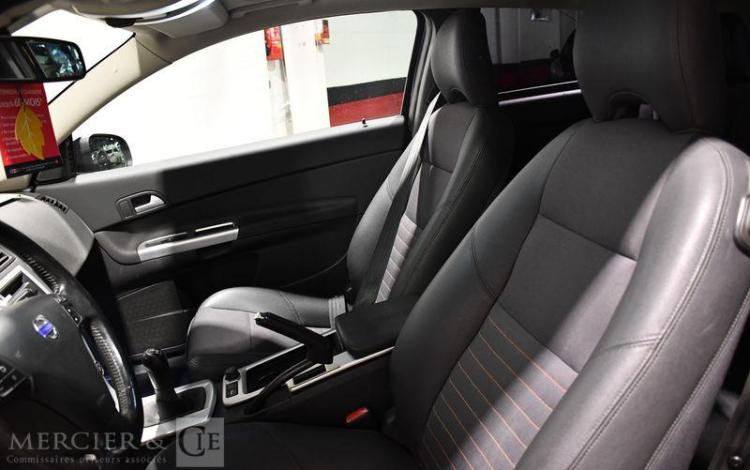VOLVO C30 1.6 D 110 DRIVE MOMENTUM NOIR FW-560-JJ